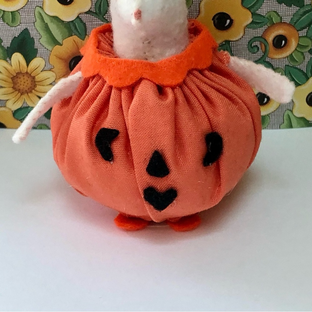 Pumpkin Costume Felt mouse Art Doll Halloween charcuterie cake topper - Picture 3 of 10